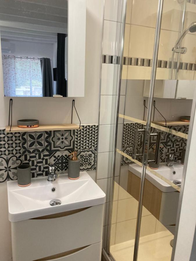 Au Havre De Paix Apartment Gareoult Luaran gambar